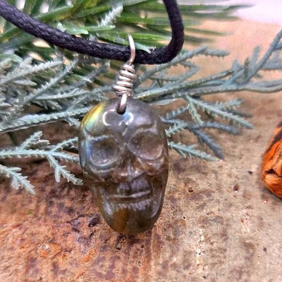 Jewelry - Nature Labradorite Carved Skull Pendant Necklace
